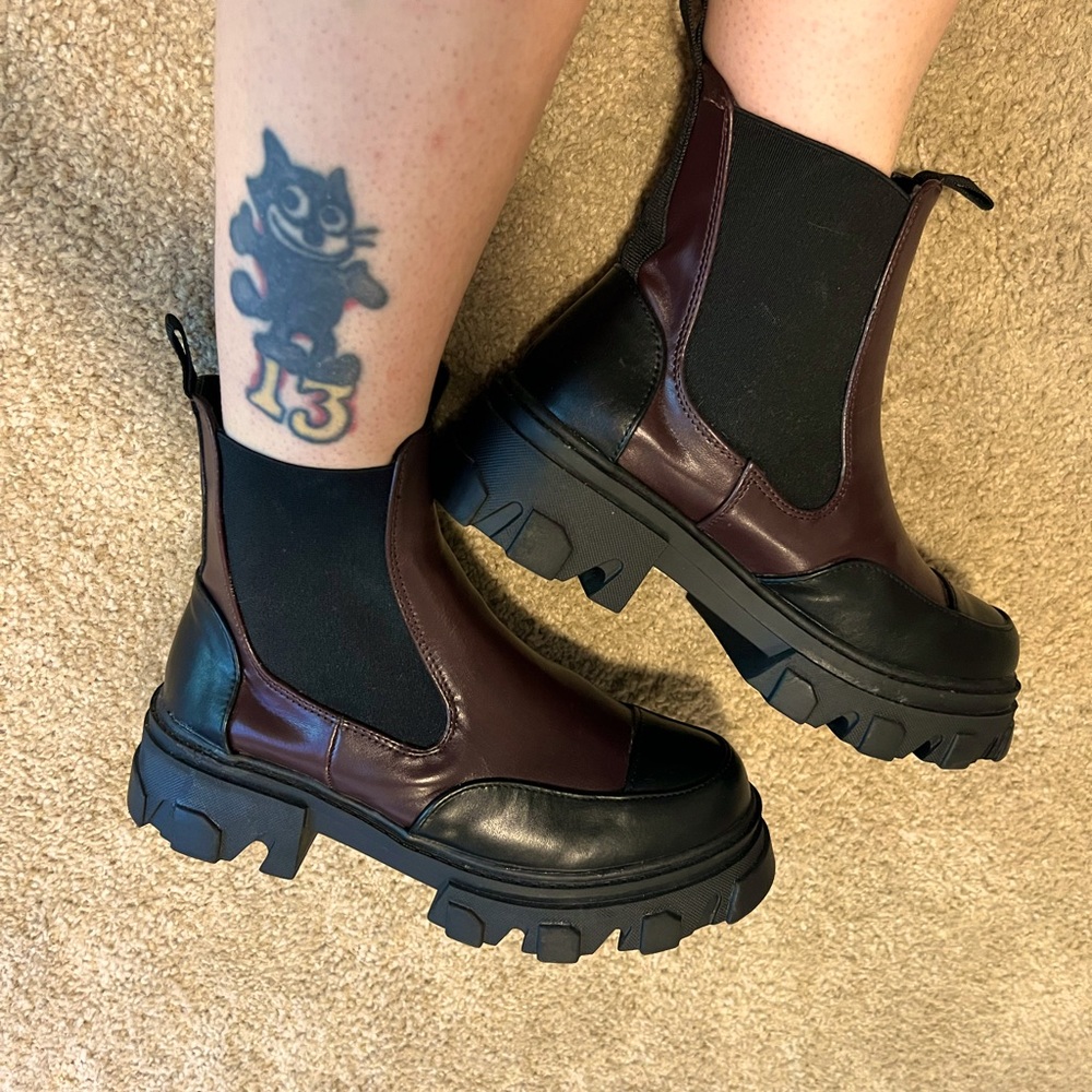Lemonade Size 5 Cleated Chelsea Boots